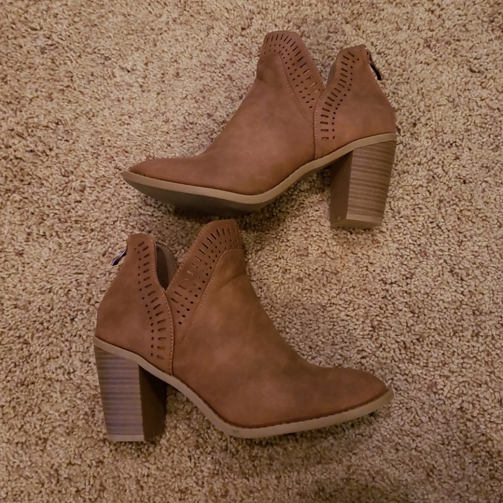 TOP Moda chestnut booties Size 8 1/2